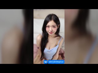 asian babe can't stop, she loves to masturbate so much.